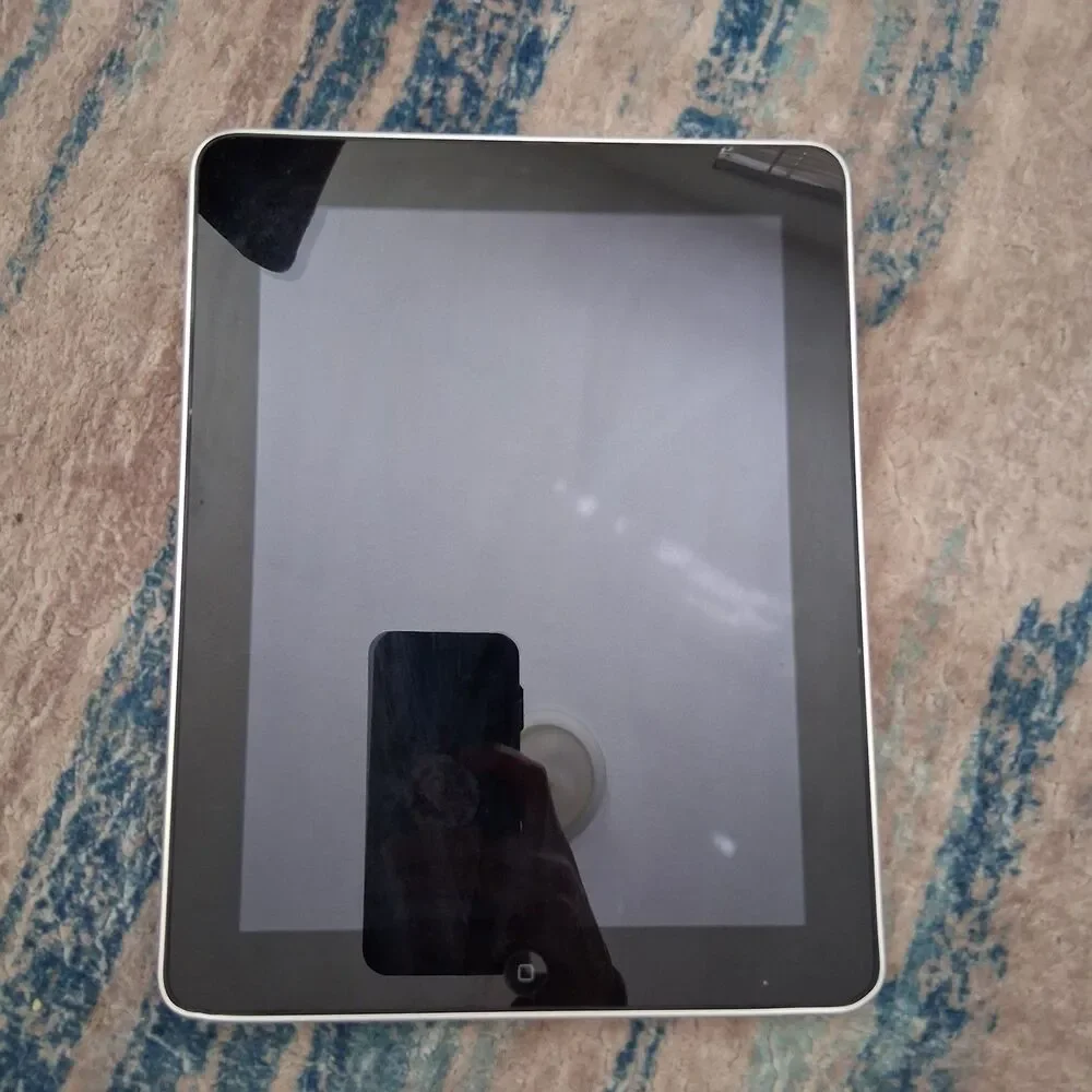Apple iPad 1st Generation 16GB Silver Tablet A1219 Model /For Parts